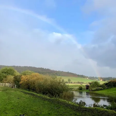 Riverside Retreat Sleeps 7 *