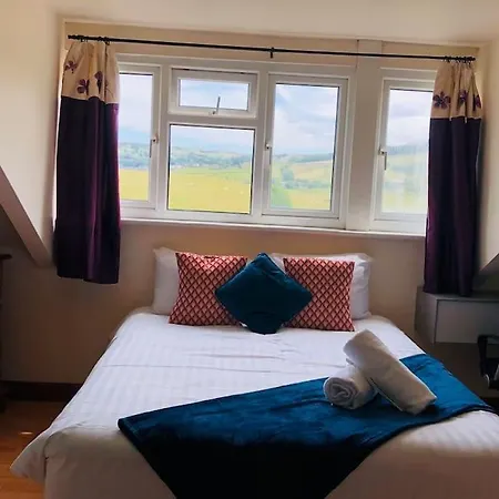 Riverside Retreat Sleeps 7 *