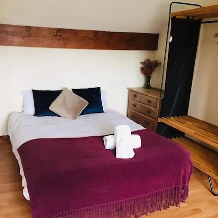 Riverside Retreat Sleeps 7 度假居 Cononley