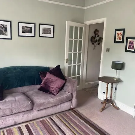 Riverside Retreat Sleeps 7 *