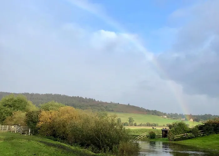 Riverside Retreat Sleeps 7 *