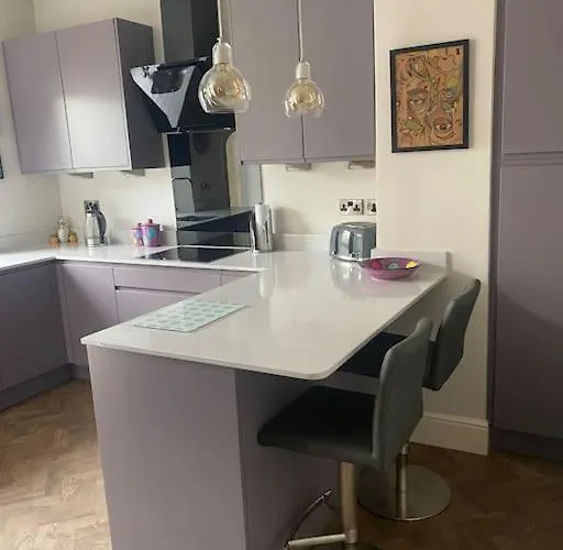 بيت للعطل Riverside Retreat Sleeps 7