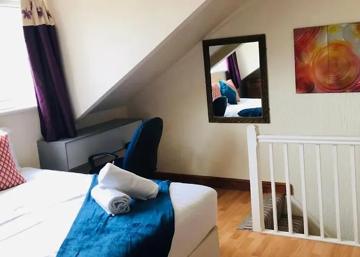 بيت للعطل Riverside Retreat Sleeps 7 *