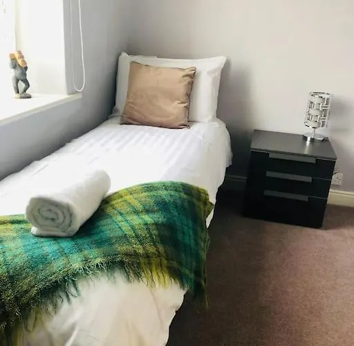 بيت للعطل Riverside Retreat Sleeps 7 *