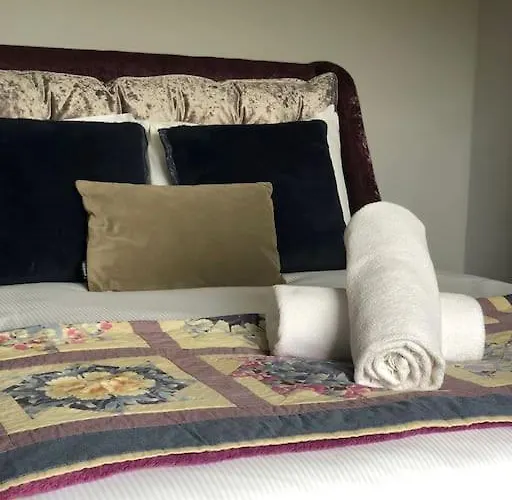 Riverside Retreat Sleeps 7 بيت للعطل