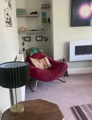 Riverside Retreat Sleeps 7 بيت للعطل *