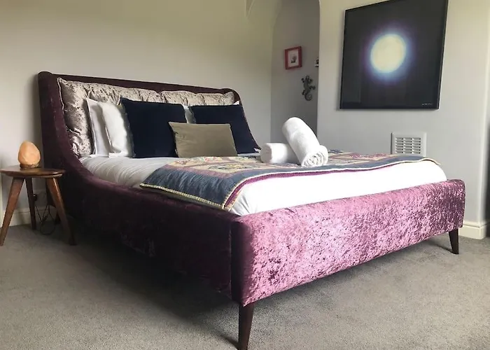 Riverside Retreat Sleeps 7 بيت للعطل