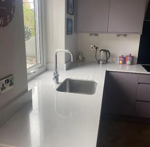 بيت للعطل Riverside Retreat Sleeps 7