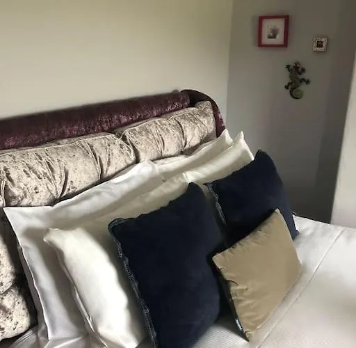 Riverside Retreat Sleeps 7 بيت للعطل *