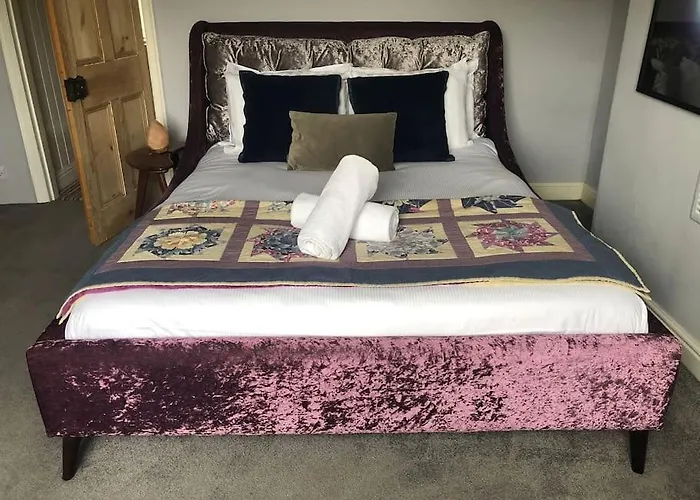 Riverside Retreat Sleeps 7 بيت للعطل