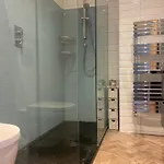 펜션 Riverside Retreat Sleeps 7 *