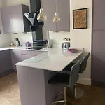 펜션 Riverside Retreat Sleeps 7