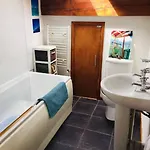 펜션 Riverside Retreat Sleeps 7 Cononley