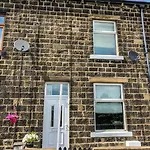 펜션 Riverside Retreat Sleeps 7 *